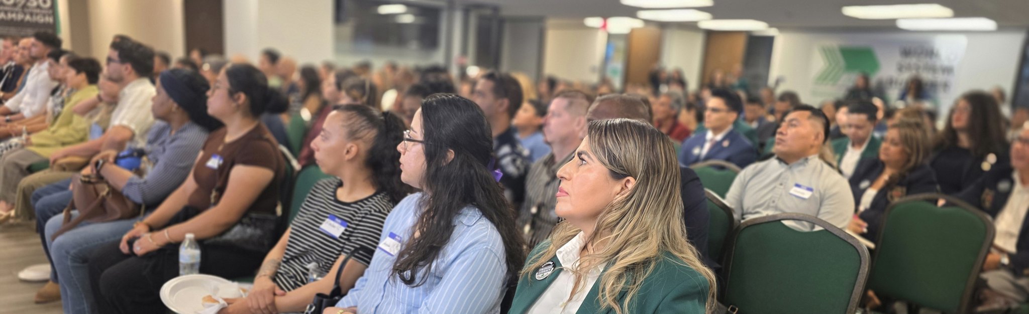 Audiencia masiva en evento del centro financiero